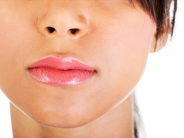 Mẹo giúp bạn có đôi môi hồng căng bóng tự nhiên